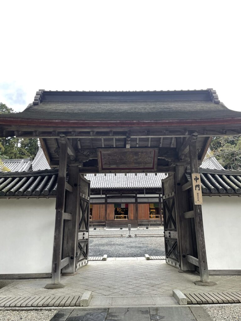 中門から望む瑞巌寺の本堂