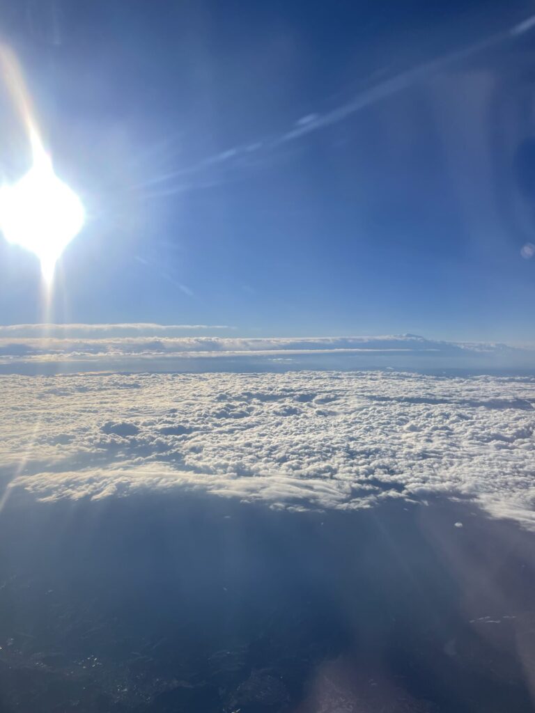 雲の上の朝日