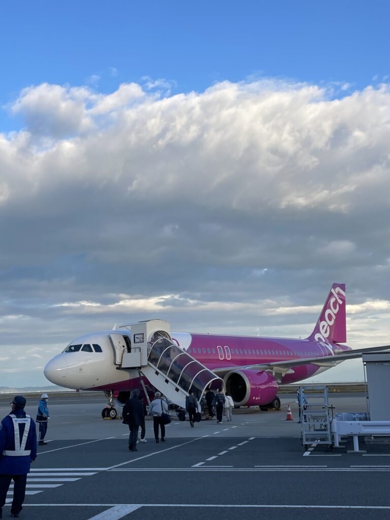 仙台行きのピーチへ乗り込む