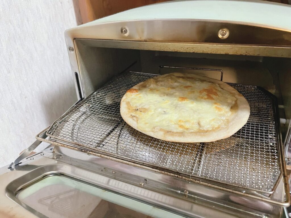 アラジントースターで20センチのピザを焼く