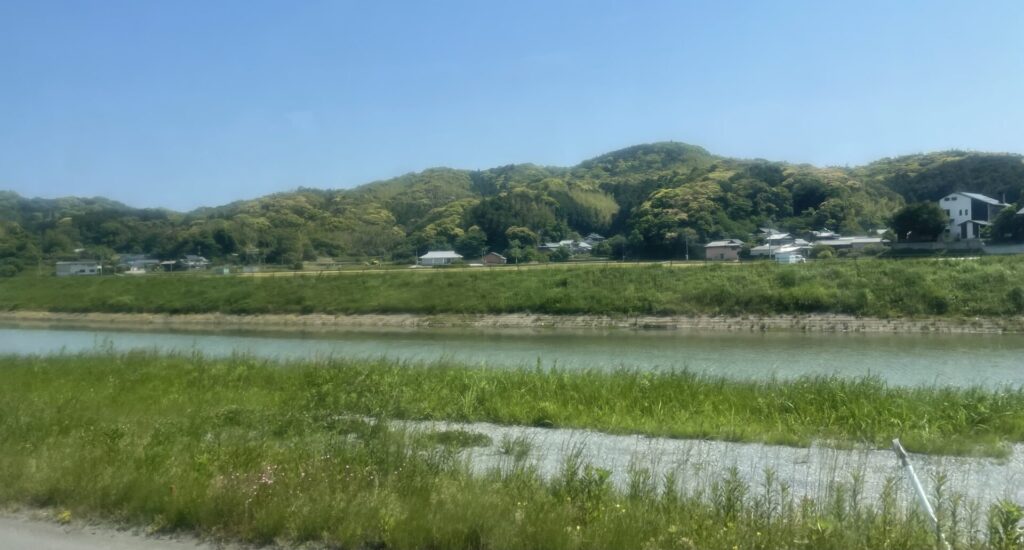 東郷駅発の西鉄バスからの車窓