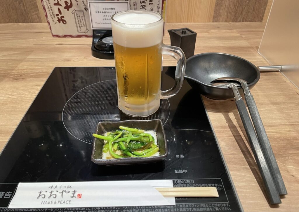 もつ鍋おおやまでビールを注文