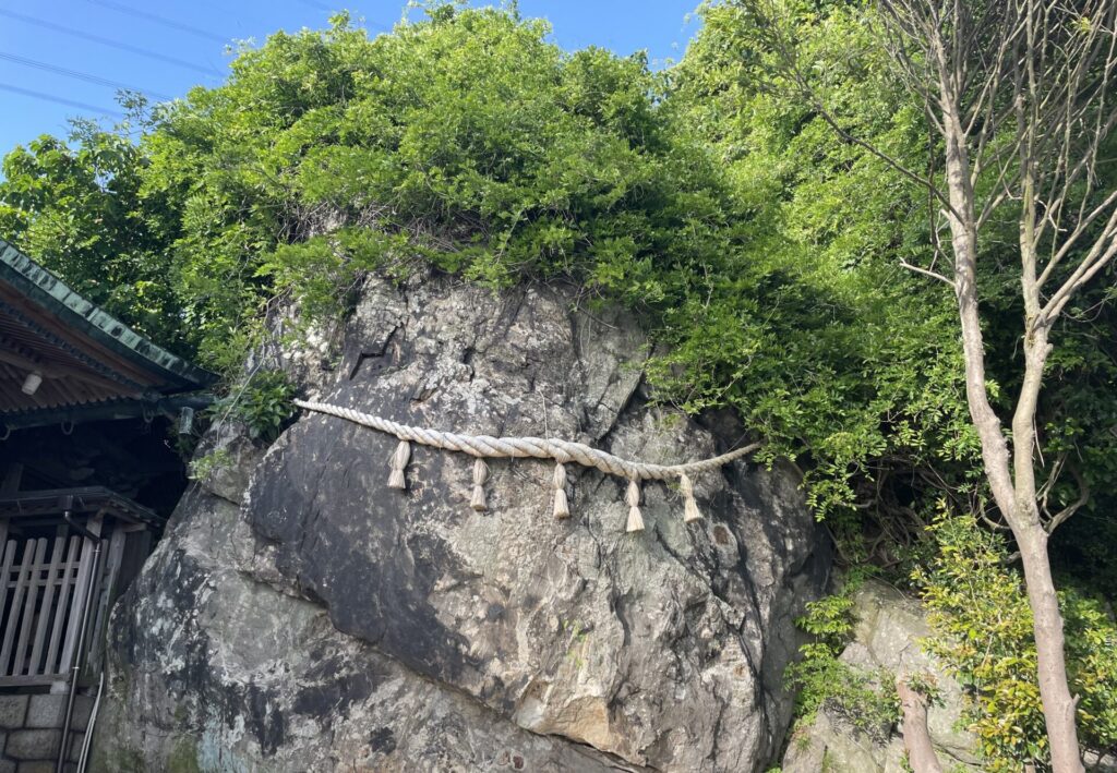 和布刈神社の磐座