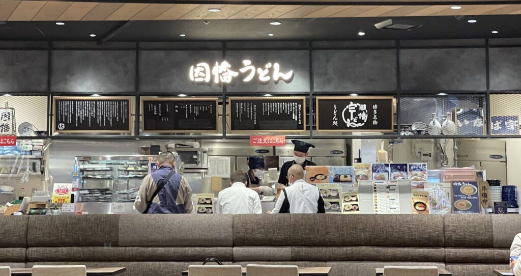 福岡空港フードコート内因幡うどん