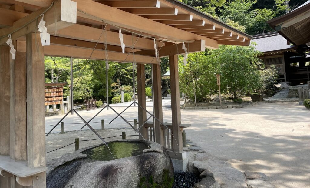 竈門神社の手水所