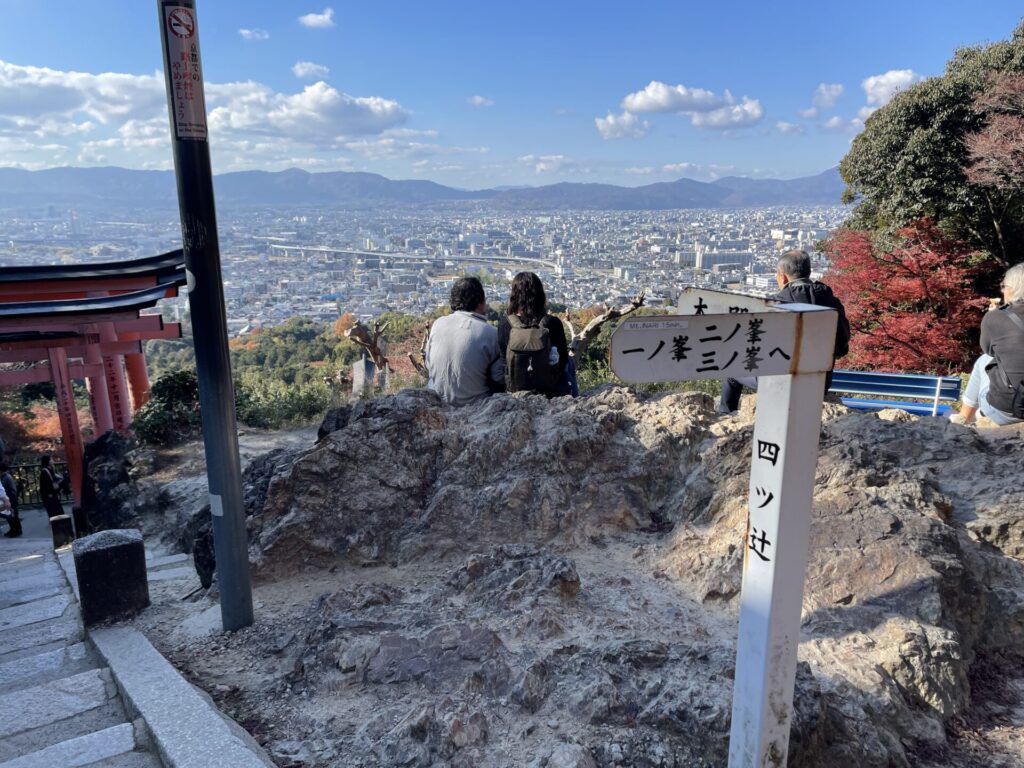 稲荷山　四つ辻